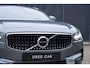 Volvo V90 Cross Country 2.0 T5 AWD Panoramisch schuif-kantel dak | Polestar Engineered Optimalisatie | Klasse III Alarm | Verwarmbare voorstoelen | Parkeerverwarming | Achterbank en Stuurwiel verwarming | Grafisch Head-Up-Display | Parkeer Camera |