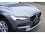 Volvo V90 Cross Country 2.0 T5 AWD Panoramisch schuif-kantel dak | Polestar Engineered Optimalisatie | Klasse III Alarm | Verwarmbare voorstoelen | Parkeerverwarming | Achterbank en Stuurwiel verwarming | Grafisch Head-Up-Display | Parkeer Camera |