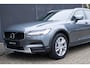 Volvo V90 Cross Country 2.0 T5 AWD Panoramisch schuif-kantel dak | Polestar Engineered Optimalisatie | Klasse III Alarm | Verwarmbare voorstoelen | Parkeerverwarming | Achterbank en Stuurwiel verwarming | Grafisch Head-Up-Display | Parkeer Camera |
