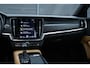 Volvo V90 Cross Country 2.0 T5 AWD Panoramisch schuif-kantel dak | Polestar Engineered Optimalisatie | Klasse III Alarm | Verwarmbare voorstoelen | Parkeerverwarming | Achterbank en Stuurwiel verwarming | Grafisch Head-Up-Display | Parkeer Camera |