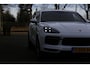 Porsche Cayenne 3.0 E-Hybrid 462PK Plug in*Perfect Onderh.*Luchtvering/PASM/Black Pack/Sportuitlaat/Sport Chrono/Apple Carplay-Android/Standkachel/Elek. Klep./Camera/Rijstrook/Stoelverw./LED/DAB/Parkeersens.V+A/21 inch LM*