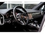Porsche Cayenne 3.0 E-Hybrid 462PK Plug in*Perfect Onderh.*Luchtvering/PASM/Black Pack/Sportuitlaat/Sport Chrono/Apple Carplay-Android/Standkachel/Elek. Klep./Camera/Rijstrook/Stoelverw./LED/DAB/Parkeersens.V+A/21 inch LM*