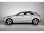 Mercedes-Benz A-klasse 180 Business Solution Luxury (PANORAMADAK, SFEERVERLICHTING, STOELVERWARMING, CAMERA, 1e EIGENAAR)