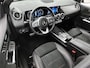 Mercedes-Benz B-klasse 180 Business Solution AMG | Trekhaak | Parkeerpakket met Camera | Car Play | Stoelverwarming | LED | Cruise Controle | Inclusief 24 maanden Mercedes-Benz Certified garantie voor Europa.
