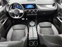 Mercedes-Benz B-klasse 180 Business Solution AMG | Trekhaak | Parkeerpakket met Camera | Car Play | Stoelverwarming | LED | Cruise Controle | Inclusief 24 maanden Mercedes-Benz Certified garantie voor Europa.