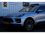 Porsche Macan 3.0S 4WD 354PK*Perfect Porsche Onderh.*Pano/PASM Luchtvering/Sportuitlaat/Pano/Bose/Sport Chrono/Sportstuur/Stoelverw.V+A/Stuurverw./Stoelkoeling/Camera/Memorie/Dodehoek/Elek. Klep/21 inch LM*