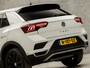 Volkswagen T-Roc 1.5 TSI Sport 150Pk Automaat (VIRTUAL COCKPIT, APPLE CARPLAY, GROOT NAVI, CLIMATE, LEDER, STOELVERWARMING, LED KOPLAMPEN, ZWART HEMEL, GETINT GLAS, CAMERA, ADAPTIVE CRUISE, NIEUWSTAAT)