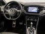 Volkswagen T-Roc 1.5 TSI Sport 150Pk Automaat (VIRTUAL COCKPIT, APPLE CARPLAY, GROOT NAVI, CLIMATE, LEDER, STOELVERWARMING, LED KOPLAMPEN, ZWART HEMEL, GETINT GLAS, CAMERA, ADAPTIVE CRUISE, NIEUWSTAAT)