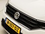 Volkswagen T-Roc 1.5 TSI Sport 150Pk Automaat (VIRTUAL COCKPIT, APPLE CARPLAY, GROOT NAVI, CLIMATE, LEDER, STOELVERWARMING, LED KOPLAMPEN, ZWART HEMEL, GETINT GLAS, CAMERA, ADAPTIVE CRUISE, NIEUWSTAAT)
