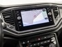 Volkswagen T-Roc 1.5 TSI Sport 150Pk Automaat (VIRTUAL COCKPIT, APPLE CARPLAY, GROOT NAVI, CLIMATE, LEDER, STOELVERWARMING, LED KOPLAMPEN, ZWART HEMEL, GETINT GLAS, CAMERA, ADAPTIVE CRUISE, NIEUWSTAAT)