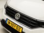 Volkswagen T-Roc 1.5 TSI Sport 150Pk Automaat (VIRTUAL COCKPIT, APPLE CARPLAY, GROOT NAVI, CLIMATE, LEDER, STOELVERWARMING, LED KOPLAMPEN, ZWART HEMEL, GETINT GLAS, CAMERA, ADAPTIVE CRUISE, NIEUWSTAAT)