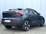 Volvo EC40 Single Motor Extended Range 82 kWh Plus |**17% BIJTELLING**| Panoramadak | Premium audio by Harman Kardon | Apple carplay/Android auto | Verwarmbare voorstoelen en stuurwiel | Warmtepomp | Denim Blue metallic | 19 inch Lichtmetalen velgen| Dak in contrasterend Black Stone Solid