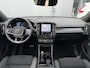 Volvo EC40 Single Motor Extended Range 82 kWh Plus | Panoramadak | Premium audio by Harman Kardon | Apple carplay/Android auto | Verwarmbare voorstoelen en stuurwiel | Warmtepomp | Denim Blue metallic | 19 inch Lichtmetalen velgen| Dak in contrasterend Black Stone Solid