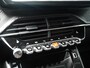 Peugeot e-2008 EV Allure 50 kWh | Adaptive cruise control | Navigatie | Achteruitrijcamera | Lichtmetalen velgen | 3 Fase | Extra getint glas | Keyless start | Stoelverwarming