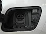 Peugeot e-2008 EV Allure 50 kWh | Adaptive cruise control | Navigatie | Achteruitrijcamera | Lichtmetalen velgen | 3 Fase | Extra getint glas | Keyless start | Stoelverwarming
