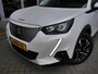 Peugeot e-2008 EV Allure 50 kWh | Adaptive cruise control | Navigatie | Achteruitrijcamera | Lichtmetalen velgen | 3 Fase | Extra getint glas | Keyless start | Stoelverwarming