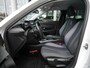 Peugeot e-2008 EV Allure 50 kWh | Adaptive cruise control | Navigatie | Achteruitrijcamera | Lichtmetalen velgen | 3 Fase | Extra getint glas | Keyless start | Stoelverwarming