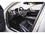 Volvo V60 2.0 B3 Essential Edition | Sport Pack | 19" Black Edition Velgen | Leder | Adaptieve Cruise Control | Stoelverwarming | Park Assist |