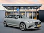 Volvo V90 T8 Recharge Ultra Dark | 20" | Luchtvering | Trekhaak | Geventileerd Nappa | Massagestoelen | Bowers & Wilkins | Head-up | Panoramadak | Full LED