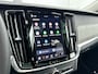Volvo V90 T8 Recharge Ultra Dark | 20" | Luchtvering | Trekhaak | Geventileerd Nappa | Massagestoelen | Bowers & Wilkins | Head-up | Panoramadak | Full LED