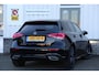 Mercedes-Benz A-klasse 250 e AMG Line Plug in hybride*Perfect MB Onderh.*BTW*1ste Eig.*Sfeer/Night/MBUX/Apple Carplay-Android/High Perf. LED Koplamp./Diamond Grille/DAB/Stoelverw./Half Leder/Parkeersens.V+A/18 inch LM*