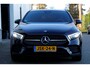 Mercedes-Benz A-klasse 250 e AMG Line Plug in hybride*Perfect MB Onderh.*BTW*1ste Eig.*Sfeer/Night/MBUX/Apple Carplay-Android/High Perf. LED Koplamp./Diamond Grille/DAB/Stoelverw./Half Leder/Parkeersens.V+A/18 inch LM*