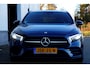 Mercedes-Benz A-klasse 250 e AMG Line Plug in hybride*Perfect MB Onderh.*BTW*1ste Eig.*Sfeer/ACC/Night/MBUX/Apple Carplay-Android/High Perf. LED Koplamp./Diamond Grille/DAB/Stoelverw./Half Leder/Parkeersens.V+A/18 inch LM*