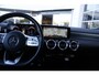 Mercedes-Benz A-klasse 250 e AMG Line Plug in hybride*Perfect MB Onderh.*BTW*1ste Eig.*Sfeer/ACC/Night/MBUX/Apple Carplay-Android/High Perf. LED Koplamp./Diamond Grille/DAB/Stoelverw./Half Leder/Parkeersens.V+A/18 inch LM*