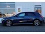 Mercedes-Benz A-klasse 250 e AMG Line Plug in hybride*Perfect MB Onderh.*BTW*1ste Eig.*Sfeer/ACC/Night/MBUX/Apple Carplay-Android/High Perf. LED Koplamp./Diamond Grille/DAB/Stoelverw./Half Leder/Parkeersens.V+A/18 inch LM*