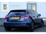 Mercedes-Benz A-klasse 250 e AMG Line Plug in hybride*Perfect MB Onderh.*BTW*1ste Eig.*Sfeer/ACC/Night/MBUX/Apple Carplay-Android/High Perf. LED Koplamp./Diamond Grille/DAB/Stoelverw./Half Leder/Parkeersens.V+A/18 inch LM*