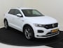 Volkswagen T-Roc 1.5 TSI Sport Business R | Achteruitrijcamera | Navigatie | Digital cockpit Pro | CarPlay | Adaptieve cruise control | Elektrisch inklapbare buitenspiegels | LED verlichting |