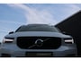 Volvo XC40 2.0 T4 R-Design Aut (Panoramadak Sportleder/Memory Navi/Camera HarmanKardon Standkachel Trekhaak Full-Led 20InchLMV)