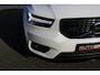 Volvo XC40 2.0 T4 R-Design Aut (Panoramadak Sportleder/Memory Navi/Camera HarmanKardon Standkachel Trekhaak Full-Led 20InchLMV)