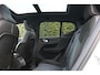 Volvo XC40 2.0 T4 R-Design Aut (Panoramadak Sportleder/Memory Navi/Camera HarmanKardon Standkachel Trekhaak Full-Led 20InchLMV)