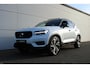 Volvo XC40 2.0 T4 R-Design Aut (Panoramadak Sportleder/Memory Navi/Camera HarmanKardon Standkachel Trekhaak Full-Led 20InchLMV)