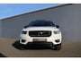 Volvo XC40 2.0 T4 R-Design Aut (Panoramadak Sportleder/Memory Navi/Camera HarmanKardon Standkachel Trekhaak Full-Led 20InchLMV)