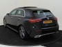 Mercedes-Benz A-klasse 180 AMG-Line / Stoelverwarming / Achteruitrijcamera / Panorama-schuifdak