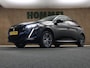 Peugeot e-208 EV Allure Pack 50 kWh - ORIGINEEL NEDERLANDSE AUTO - APPLE CARPLAY/ANDROID AUTO - 3D COCKPIT - CRUISE CONTROL - KEYLESS ENTRY/START - BLUETOOTH TELEFOONVOORBEREIDING - PARKEERSENSOREN ACHTER - 4x MICHELIN BANDEN