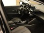 Peugeot e-208 EV Allure Pack 50 kWh - ORIGINEEL NEDERLANDSE AUTO - APPLE CARPLAY/ANDROID AUTO - 3D COCKPIT - CRUISE CONTROL - KEYLESS ENTRY/START - BLUETOOTH TELEFOONVOORBEREIDING - PARKEERSENSOREN ACHTER - 4x MICHELIN BANDEN