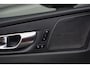 Volvo XC60 2.0 Recharge T8 AWD Inscription | Panoramadak | Geventileerd leder | Stoel en stuurverwarming | Trekhaak | Luchtvering | 22" Lichtmetalen velgen