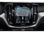 Volvo XC60 2.0 Recharge T8 AWD Inscription | Panoramadak | Geventileerd leder | Stoel en stuurverwarming | Trekhaak | Luchtvering | 22" Lichtmetalen velgen