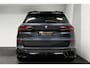 BMW X5 xDrive45e M Sport / Maxton Design Bodykit V.2 / Panoramadak / Soft-close / Koplamp Laser / Elektr. verstelbare voorstoelen + memory / Luchtvering / Stoelverwarming voor + achter / Stoelventilatie / Head-Up Display / Apple Carplay - Andriod Auto / Ambiente verlichting / Driving Assistent Professional / 22'' LMV / Koplamp BMW Shadow-Line / M Aerodynamica / Shadow-Line