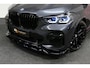 BMW X5 xDrive45e M Sport / Maxton Design Bodykit V.2 / Panoramadak / Soft-close / Koplamp Laser / Elektr. verstelbare voorstoelen + memory / Luchtvering / Stoelverwarming voor + achter / Stoelventilatie / Head-Up Display / Apple Carplay - Andriod Auto / Ambiente verlichting / Driving Assistent Professional / 22'' LMV / Koplamp BMW Shadow-Line / M Aerodynamica / Shadow-Line