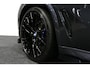 BMW X5 xDrive45e M Sport / Maxton Design Bodykit V.2 / Panoramadak / Soft-close / Koplamp Laser / Elektr. verstelbare voorstoelen + memory / Luchtvering / Stoelverwarming voor + achter / Stoelventilatie / Head-Up Display / Apple Carplay - Andriod Auto / Ambiente verlichting / Driving Assistent Professional / 22'' LMV / Koplamp BMW Shadow-Line / M Aerodynamica / Shadow-Line