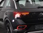 Volkswagen T-Roc 1.5 TSI Life 150 pk Automaat (DSG) | Navigatie | Trekhaak (afneembaar) | Parkeersensoren (Park assist) | Achteruitrijcamera | Stoelverwarming |