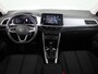 Volkswagen T-Roc 1.5 TSI Life 150 pk Automaat (DSG) | Navigatie | Trekhaak (afneembaar) | Parkeersensoren (Park assist) | Achteruitrijcamera | Stoelverwarming |