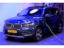 Volvo XC40 1.5 T4 Plug-in Hybrid 155kW/211pk DCT7 Inscription PANORAMADAK + EL.TREKHAAK + MATRIX LED + HARMAN/KARDON + SPORTSTOELEN + ADAPT.CRUISE + NAVI SENSUS + LANE ASSIST + PILOT ASSIST + 360 CAMERA + KEYLESS ENTRY&GO + PARKSENSOREN V&A + 19” LM-VELGEN!!