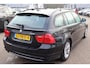 BMW 3-Serie Touring 318i Business Line Navigatie, Cruise control, Climate control, Lichtmetalen wielen