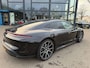 Porsche Taycan Performance 84 kWh VAN: 68.900,- VOOR: 64.440,- UW EINDEJAARSVOORDEEL: 4.460,- EURO | ADAPT. CRUISE | DODE HOEK HERKENNING | SPORTCHRONO | HEAD UP | WARMTEPOMP | DIRECT LEVERBAAR NET PORSCHE ONDERHOUD GEHAD |