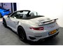 Porsche 911 Cabrio 3.8 Turbo 441kW/600pk PDK7 NL-AUTO!! AKRAPOVIC COMPLEET + SPORT CHRONO + PDLS PLUS + KEYLESS DRIVE + PASM + CAMERA + STOELVERWARMING&-VENTILATIE + BOSE SOUND + TARGET BLUEYE + MOSHAMMER SPOILERPAKKET + PARKSENSOREN V&A + 20" VOSSEN LM-VELGEN!